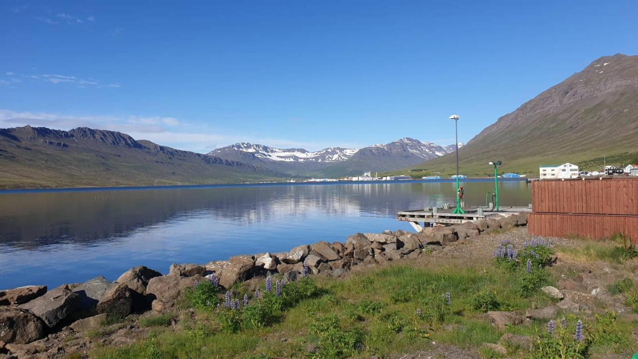 The Bank Sleeping Guesthouse Neskaupstaður Buitenkant foto